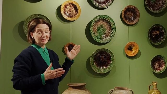 «Экспонат». Настенное испикское блюдо