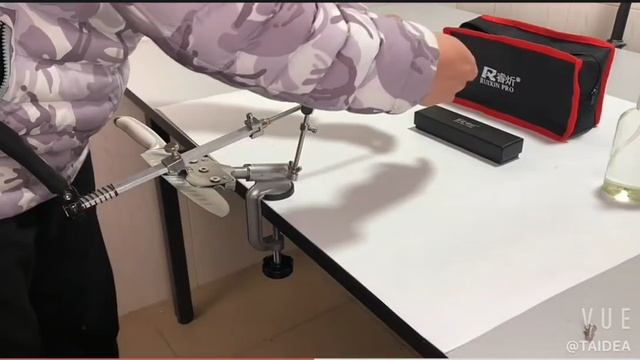 Видео инструкция к точилке для ножей Ruixin Pro.