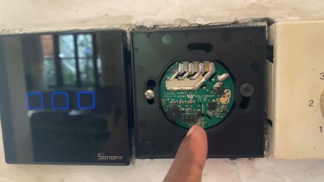 Boosting Wifi Signal with Smart Switch and External Antenna