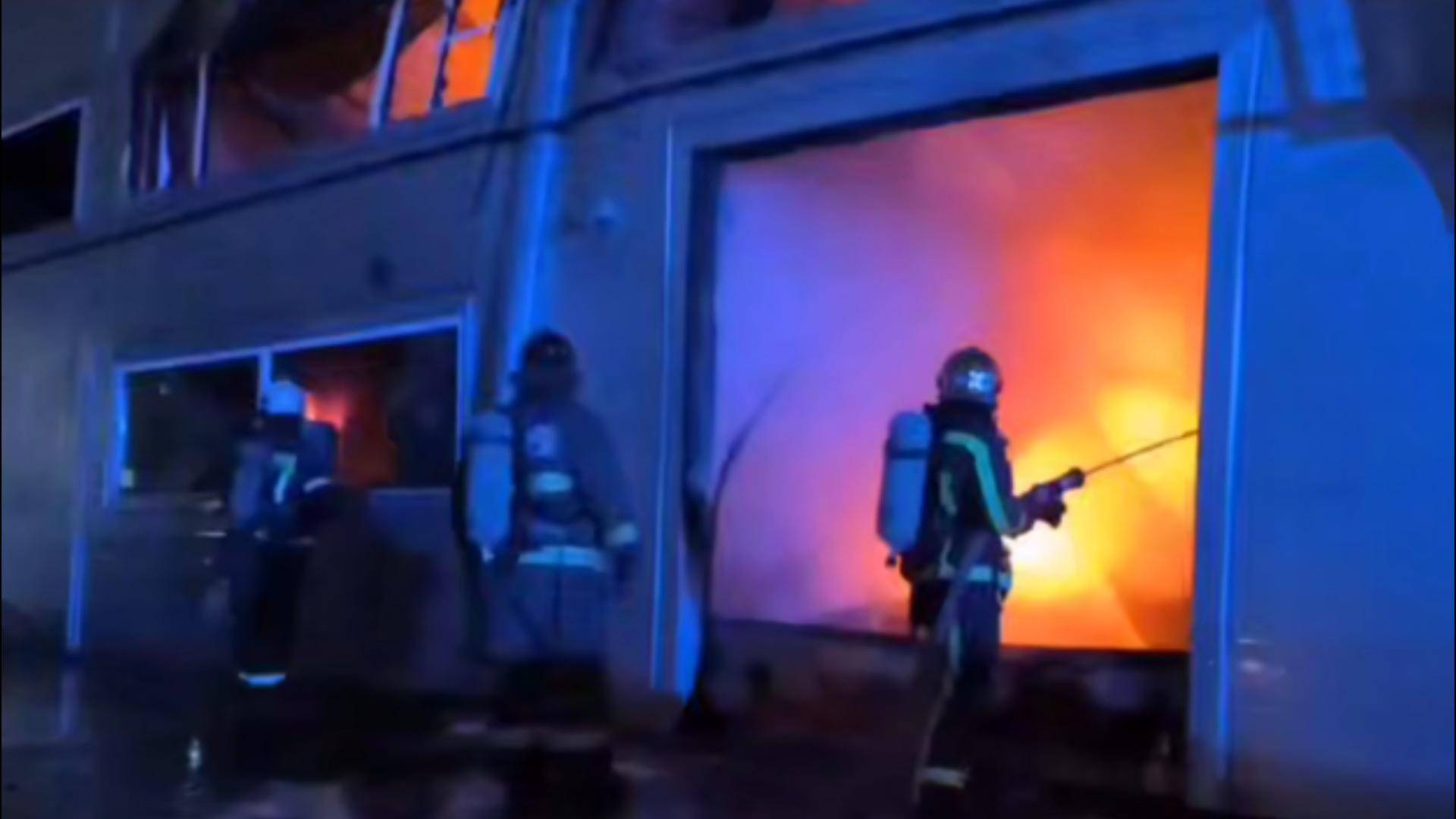 В Воронежской области произошел пожар в автосалоне