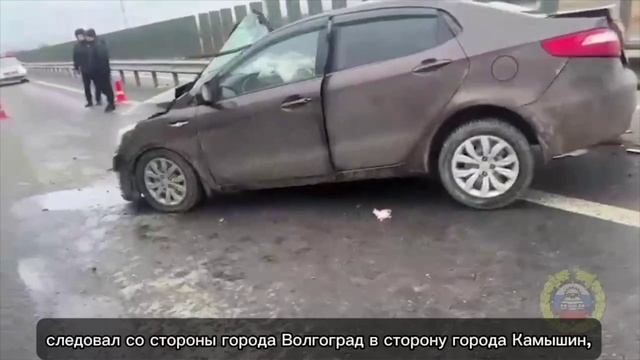 Место гибели пассажира иномарки после ДТП с фурой под Волгоградом сняли на видео