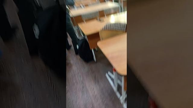типичный когда учительница сказала нам посидеть 5 минут она уйдёт в учительского тот самый наш класс
