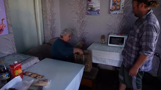 Сад и огород показываю свой Мама купила продукты на пенсию Поставил варить мясо Купил краску для сте