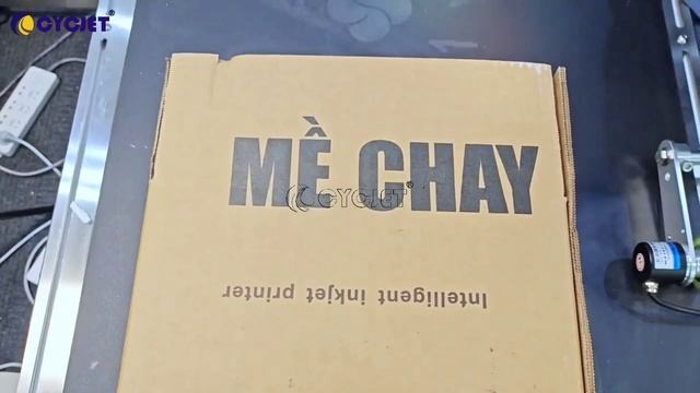 Как печатать разные логотипы на картонной коробке с обеих сторон с помощью широкоформатного