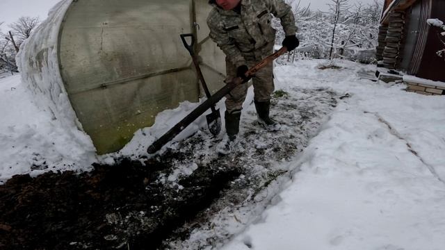 Лопата для копки узких траншей