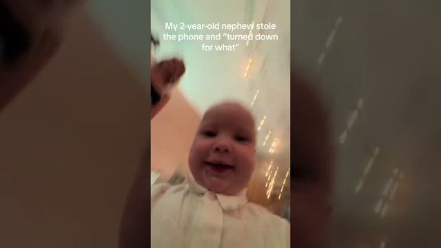 Даже 2-летняя девочка тусит круче чем я