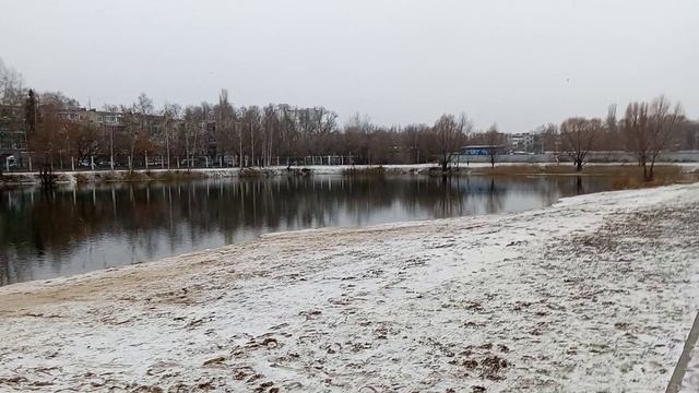 Водоем. в городе.