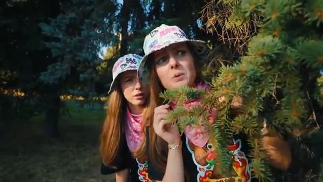 Стали тройняшками с сестрой и подругой на 24 часа