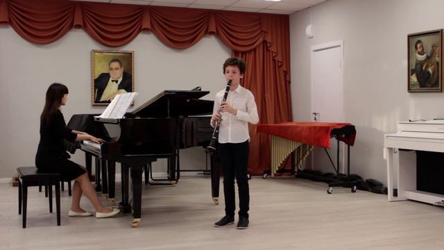 Василиос Тсогкас, кларнет. 
И.Х. Бах - Адажио
С.Василенко -Восточный танец
