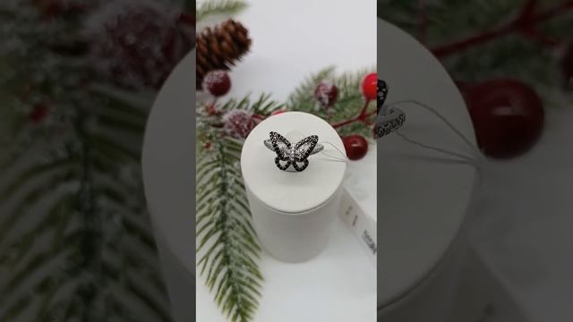 ✨ Кольцо из белого золота