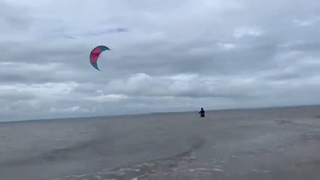 Кайтсерфинг в Анапе. Коса голенькая. Кайт школа Russian Wind. Ученик Ильдар.