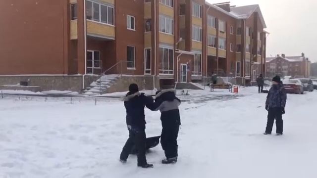 Уборка снега в «Уют-Сити»