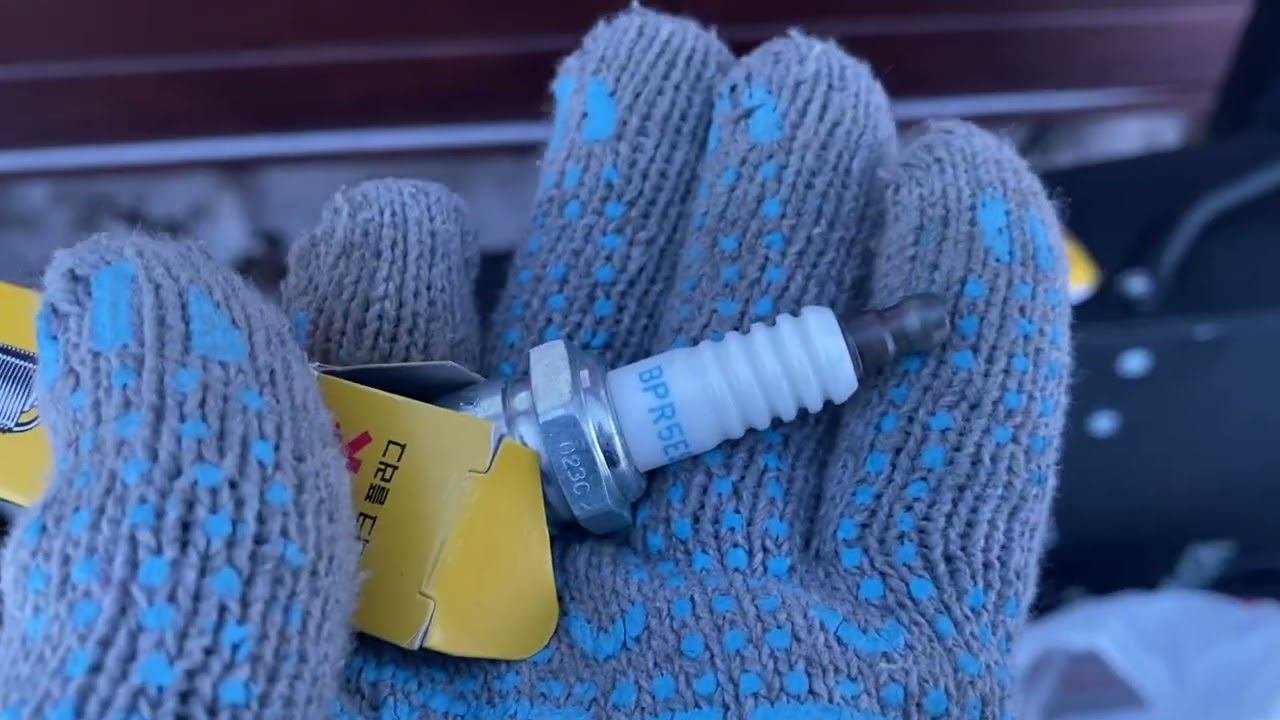 Снегоход Бурлак СД Буран. Сломал лыжу. Друг пытает технику. Оплавилась проводка. Купил новые свеч