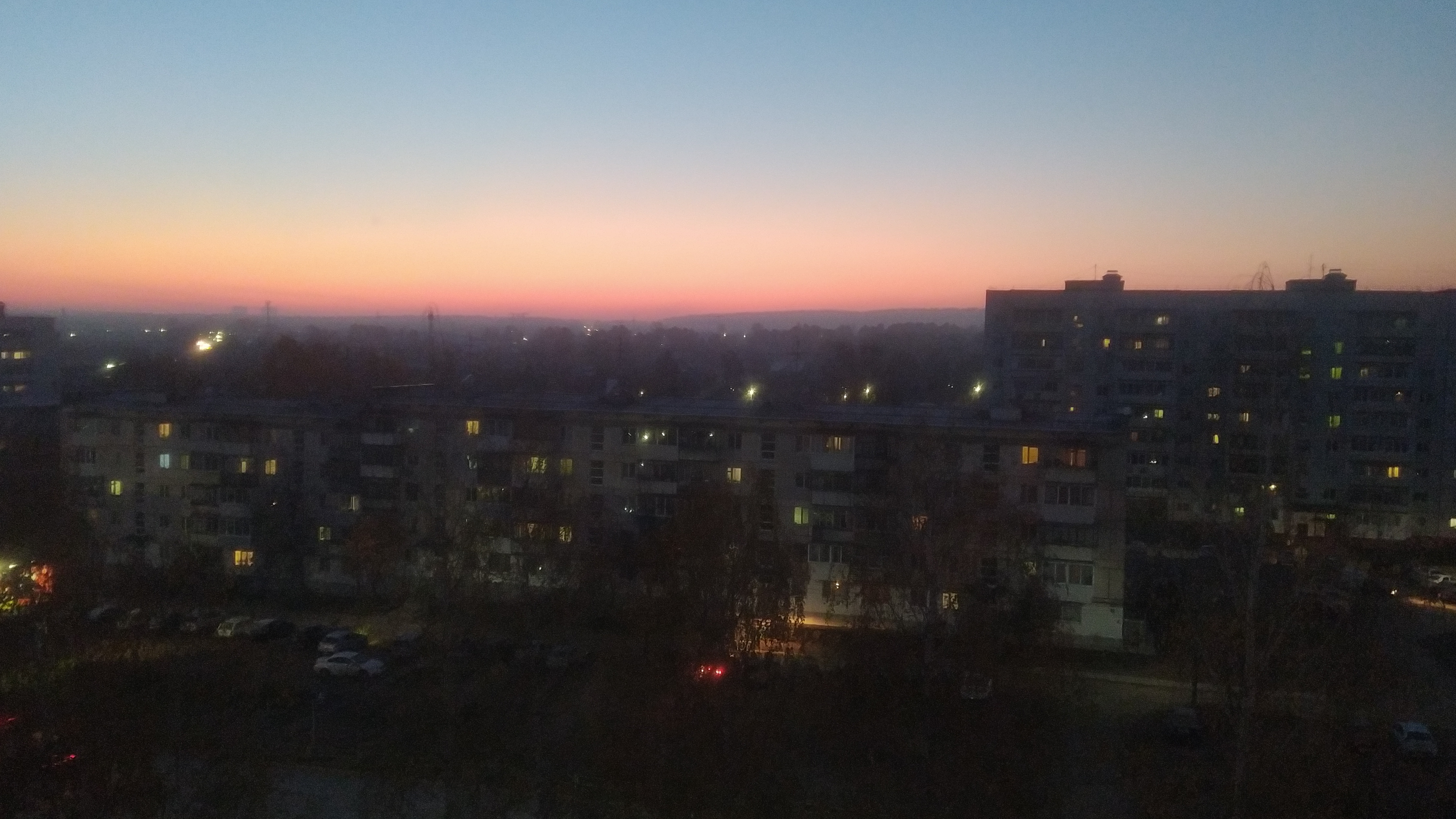 у нас сломают асфальт возле дома