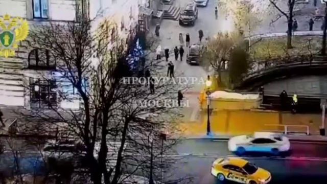 Момент стрельбы у "Кофемании" на Большой Никитской.