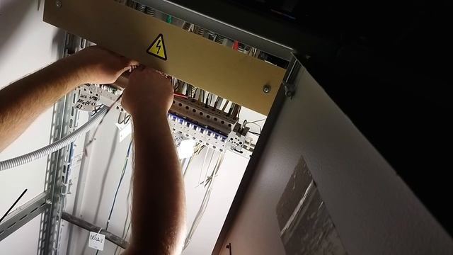 Расключение автоматики в ВРУ парковки