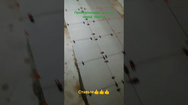 приступили к укладке плитки в коридоре