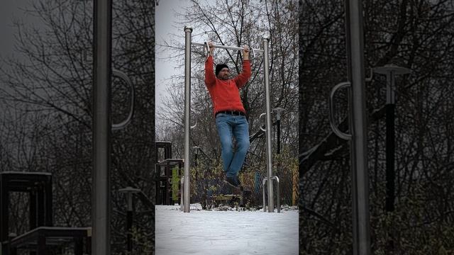 84. Топчем снег