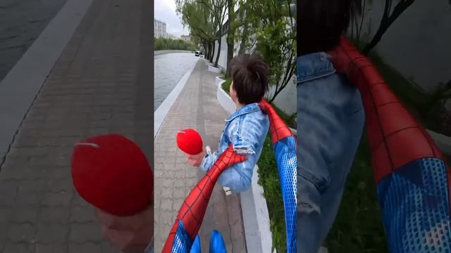 Spiderman caught the thief