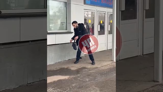 В Обнинске на вокзале замечен нарковаххабит-виртуоз который играл на пианино а позже махал кулаками