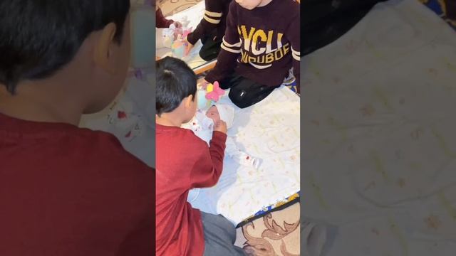 Акжолу нужна помощь