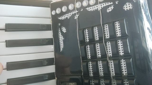 Подожди, песня Ободзинского, на аккордеоне