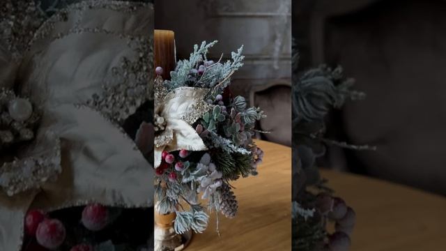 Новогодняя композиция в золотом подсвечнике