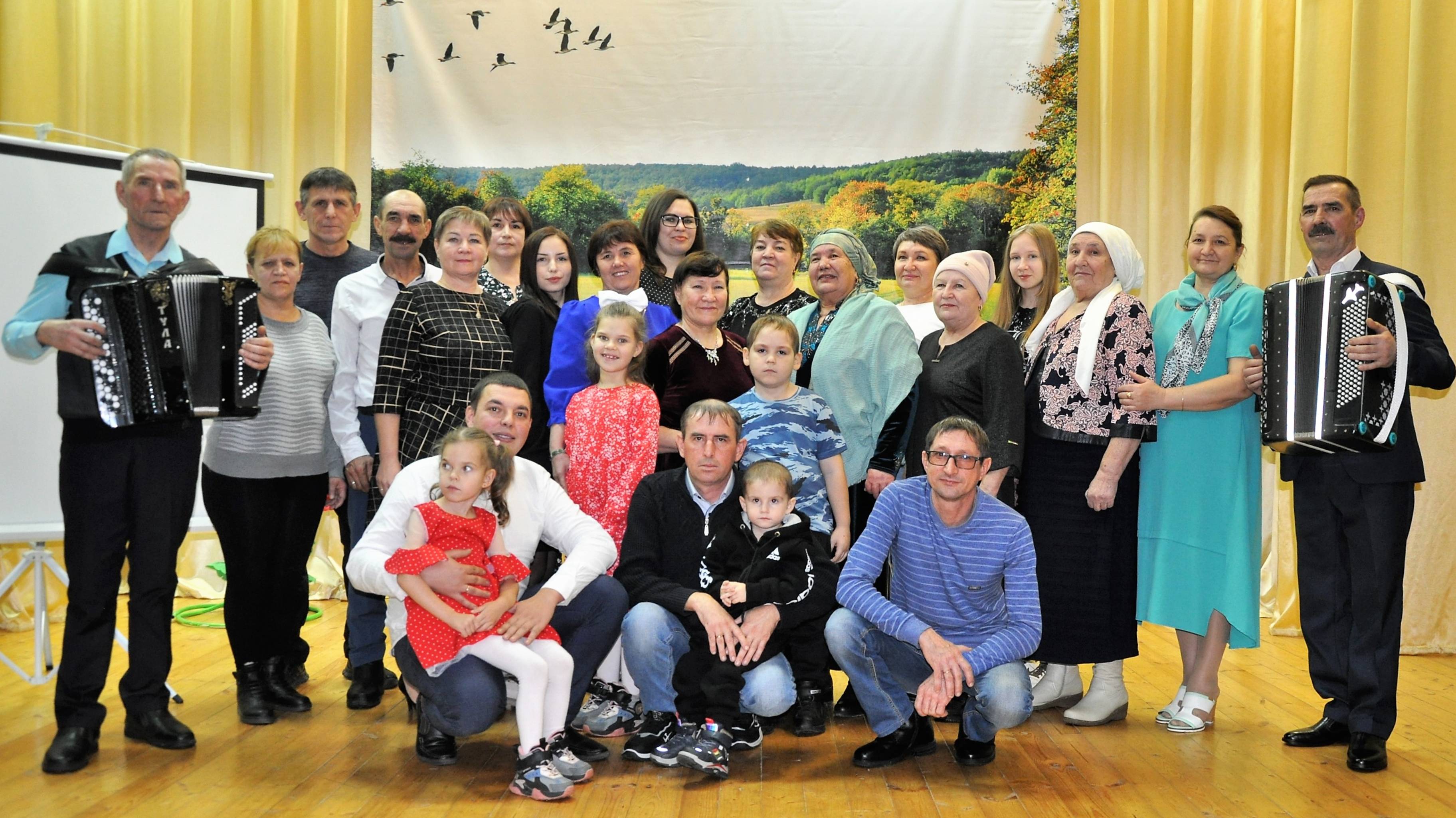 Әмир авылы мәдәният йортында Гыйниятуллиннар гаиләсе концерты