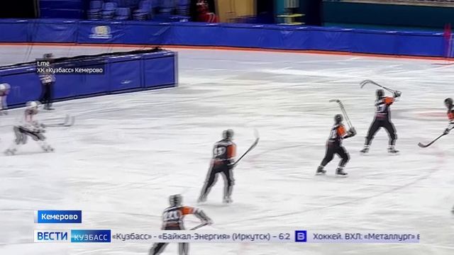 Чемпионат по кикбоксингу и хоккейные победы кузбассовцев: новости спорта в обзоре «Вестей»