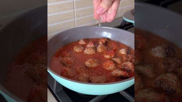 🍝 Паста с фрикадельками в томатном соусе
#обеды #ужины