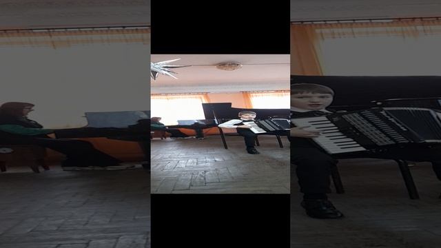 Коваленко Саша 1 класс. М.Красев "Ёлочка"