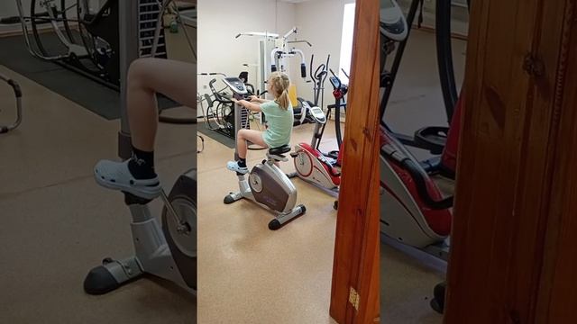 Из жизни особенного ребёнка... На тренажёре!