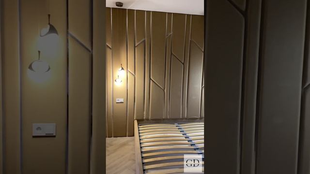 Мягкие панели с зеркальным молдингом во Владивостоке. Дизайнерская кровать от Getty Decor