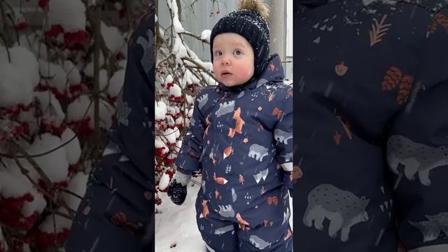 Прогулка под снегом ❄️ #врекомендации #детицветыжизни #первыйснег #любимыйсынок