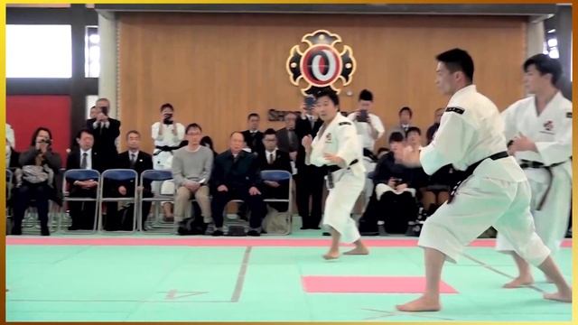 Group kumi embu (man, woman). Shorinj Kempo demonstrations techniques self-defense. 少林寺拳法