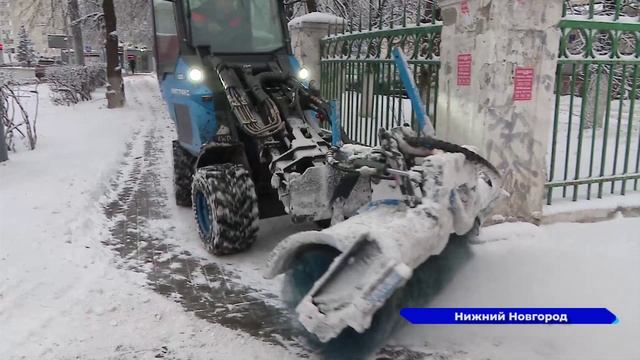 Последствия первого снегопада ликвидируют коммунальные службы