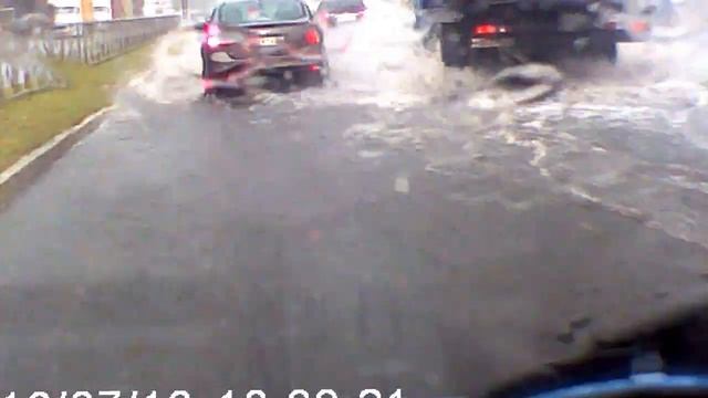 Затопило дорогу на втором Брянске