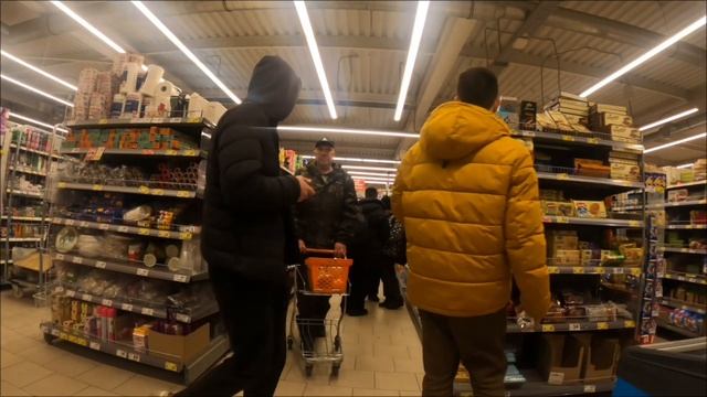 ЖК Мичуринский
улица Ручейная 53
магазин "Верный"
Вечная проблема с кассирами.