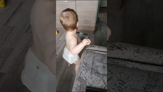 Малыш Мишутка и папа приучает к труду