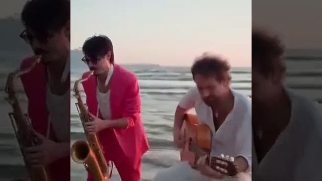 Music pause - saxophone,guitar