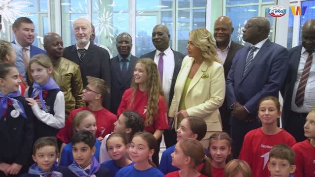 «Дипломаты стран Африки в школе 1409»