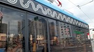 Трамвай 71-931М "Витязь - Москва" следует по маршруту 4 "м. Бульвар Рокоссовского - Курский вкз."