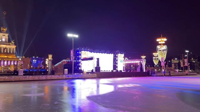 ⛸️На ВДНХ открылся самый большой каток Москвы