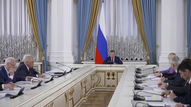 Дмитрий Медведев призвал установить жесткий контроль за перемещением мигрантов по России.mp4