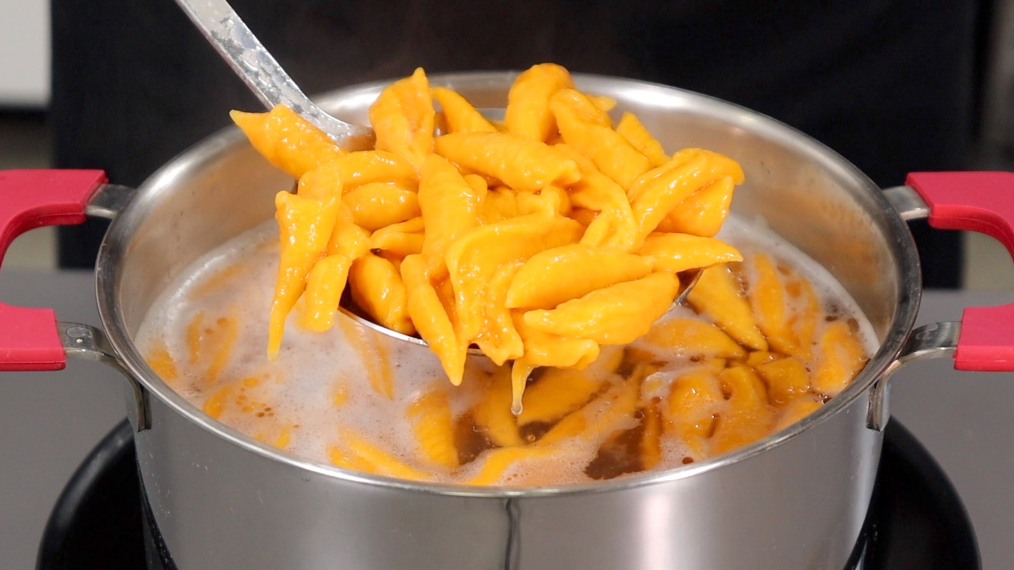 Новое и совершенно необычное блюдо для любителей тыквы! Тыквенные клёцки всего из 4 ингредиентов!