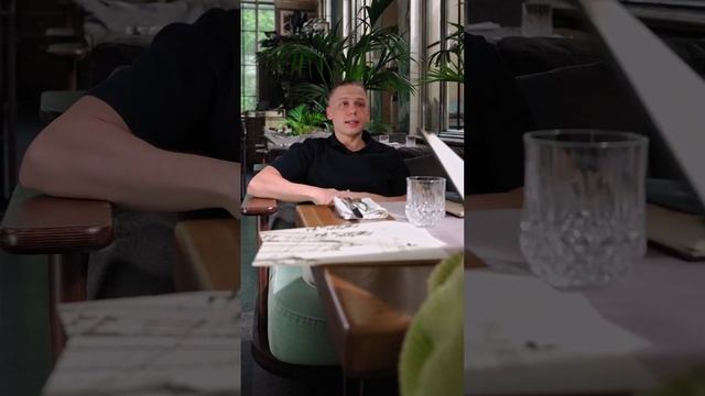 Я в ролике с Кариной Кросс и Янчиком.