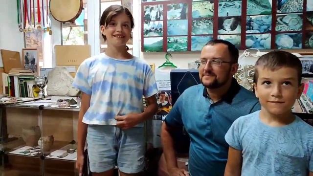 Семья из г.Тольятти на экспедиции в меловых отложениях (130 млн. лет) у с.Куппа, Левашинского района