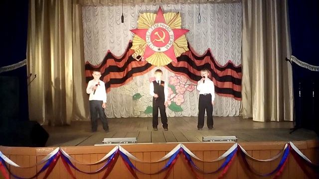"9 мая день славной Победы" - вокальная группа "Улыбка"