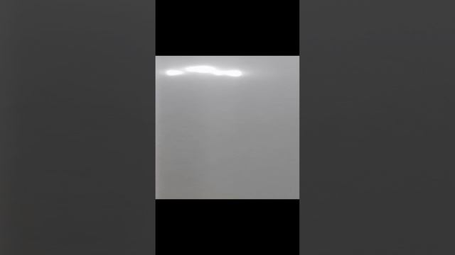 Чёрная дыра засасывает планеты