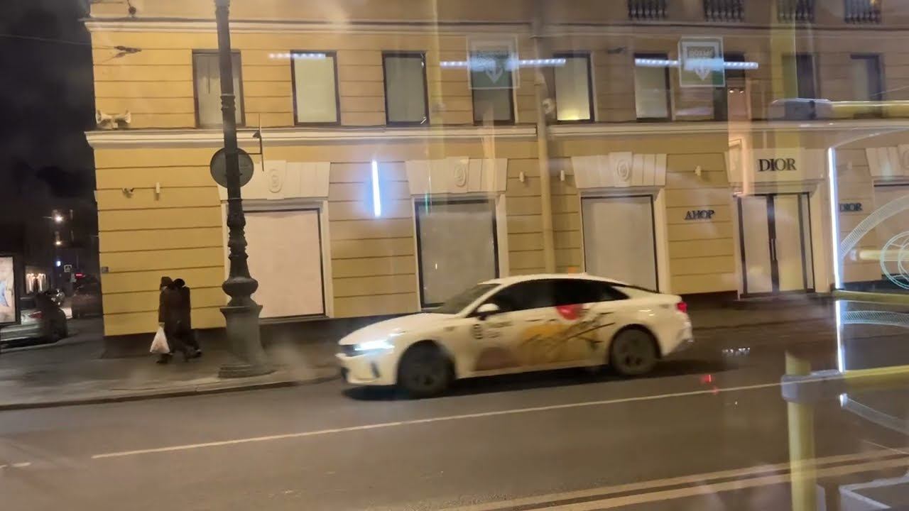 Поездка на троллейбусе по Невскому